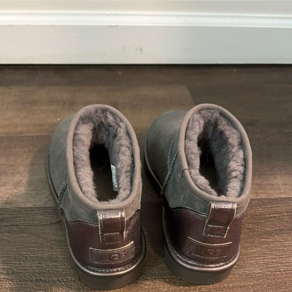 UGG CLASSIC ULTRA MINI SHINE CHARCOAL BOOTS - Picture 1 of 3